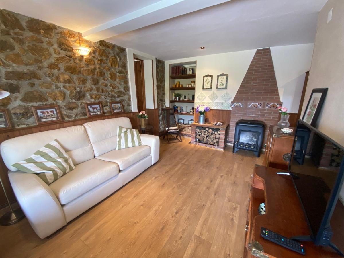 Villa Paraes Nava Exteriér fotografie